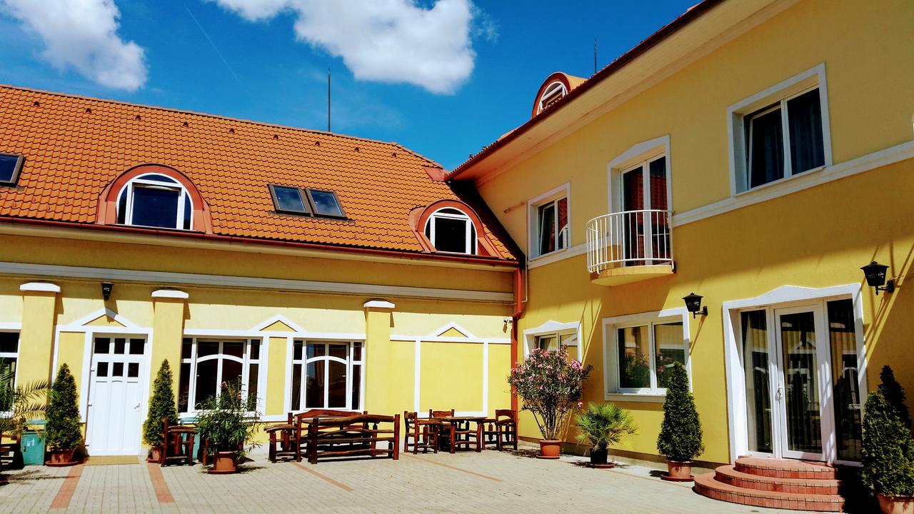 Hotel Sormester Szarvas Extérieur photo